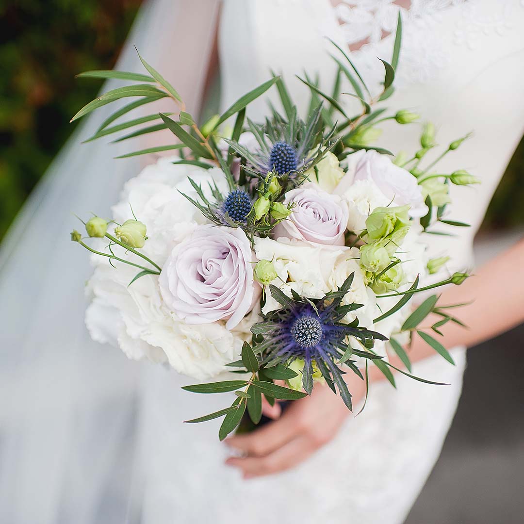 bouquet de mariée avec du chardon