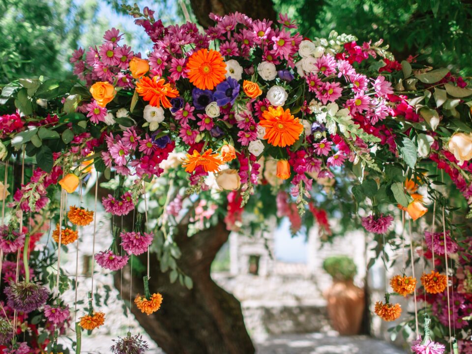 arche de mariage fleurie colorée