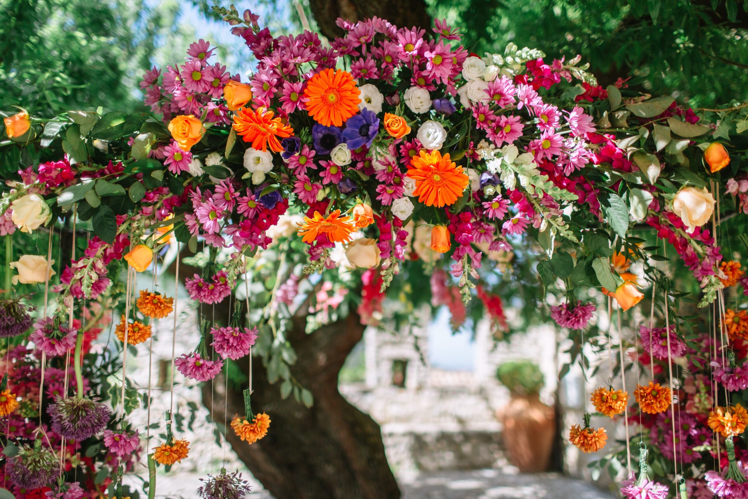 arche de mariage fleurie colorée