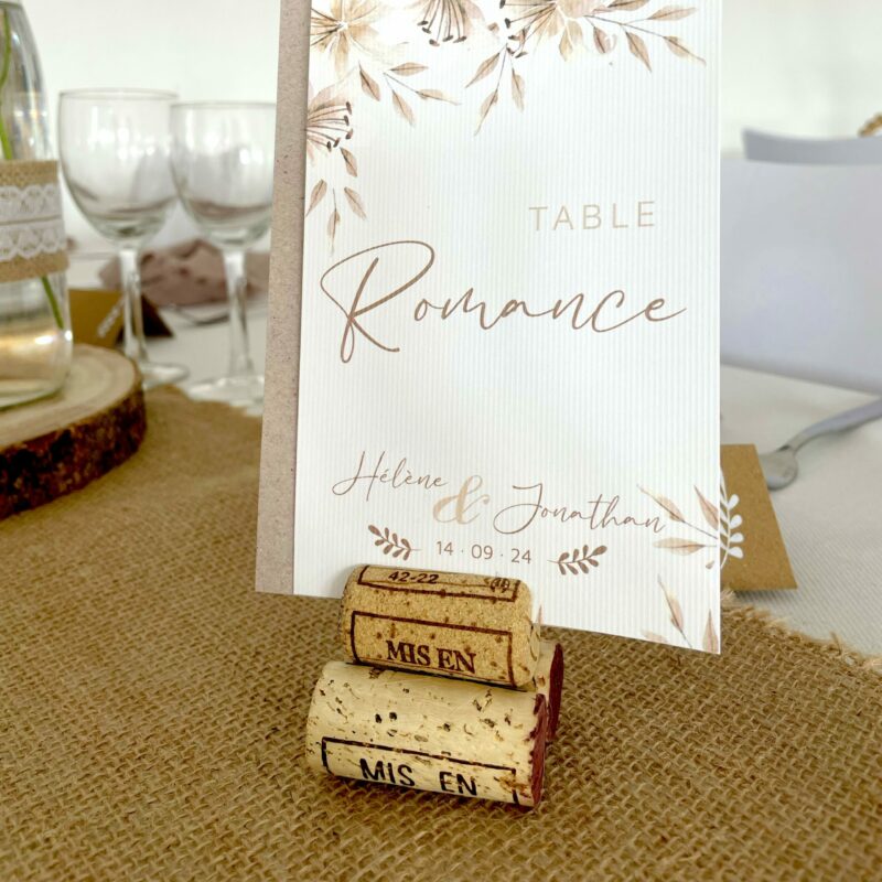 Porte carte en bouchon sur table de mariage